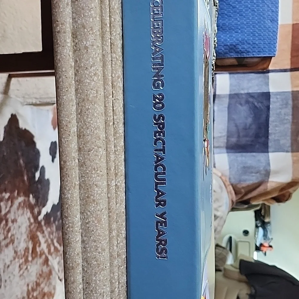 Vintage Walt Disney World 20 Year Anniversary Photograph Binder - Picture 5 of 15